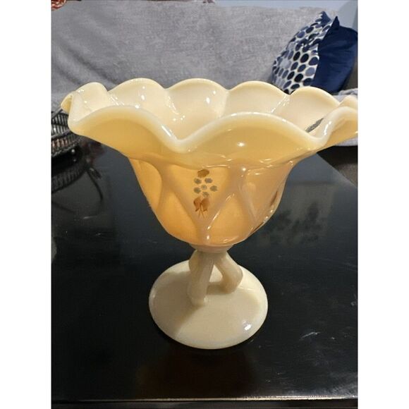 1979 Vtg Westmoreland Almond Custard Glass Pedestal Dish EUC Signed‎ Sanders 5" - Picture 1 of 5